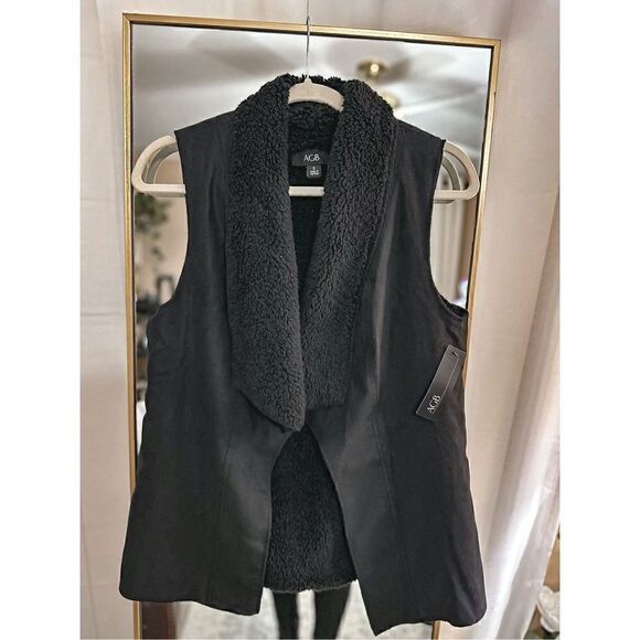 AGB Jackets & Blazers - NWT AGB Black Vest with fur